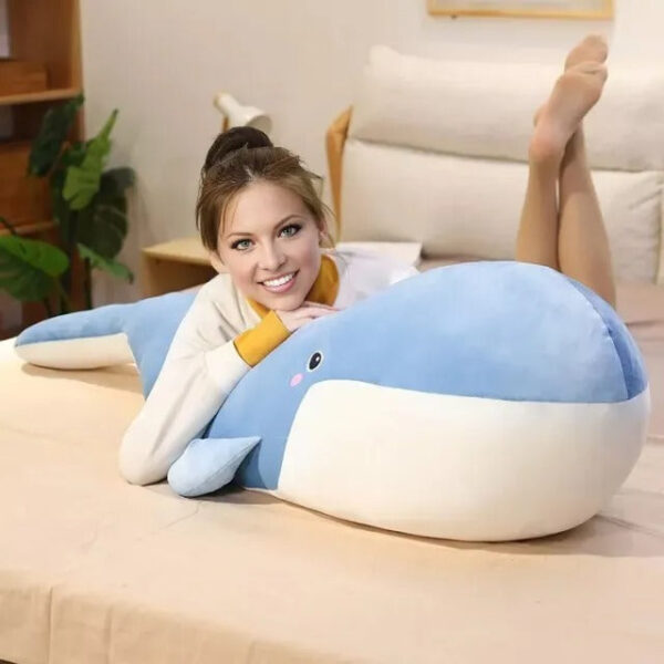 coussin en forme de baleine geante en peluche.jpg coussin en forme de baleine geante en peluche.jpg
