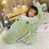 coussin peluche geante crocodile.jpg