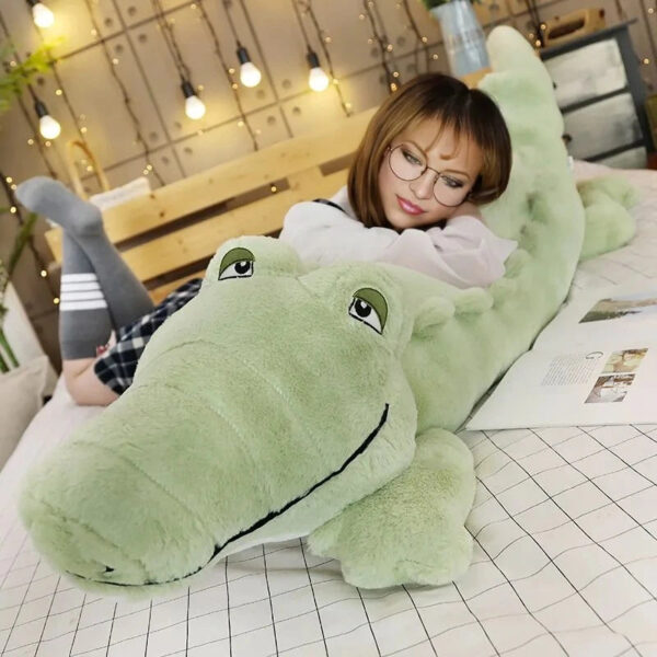 coussin peluche geante crocodile.jpg coussin peluche geante crocodile.jpg