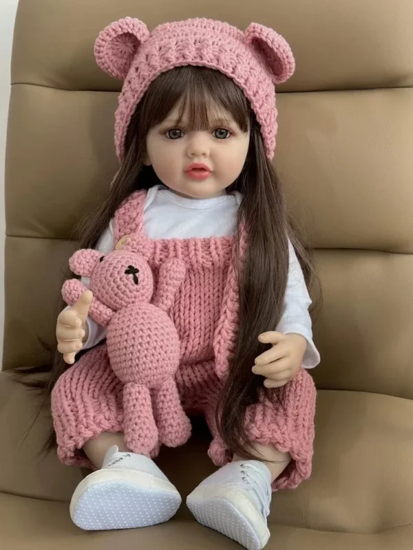 Bébé fille réaliste en vinyle souple