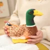 Peluche de canard sauvage nageant