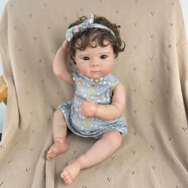 Poupée « reborn » réaliste faite à la main